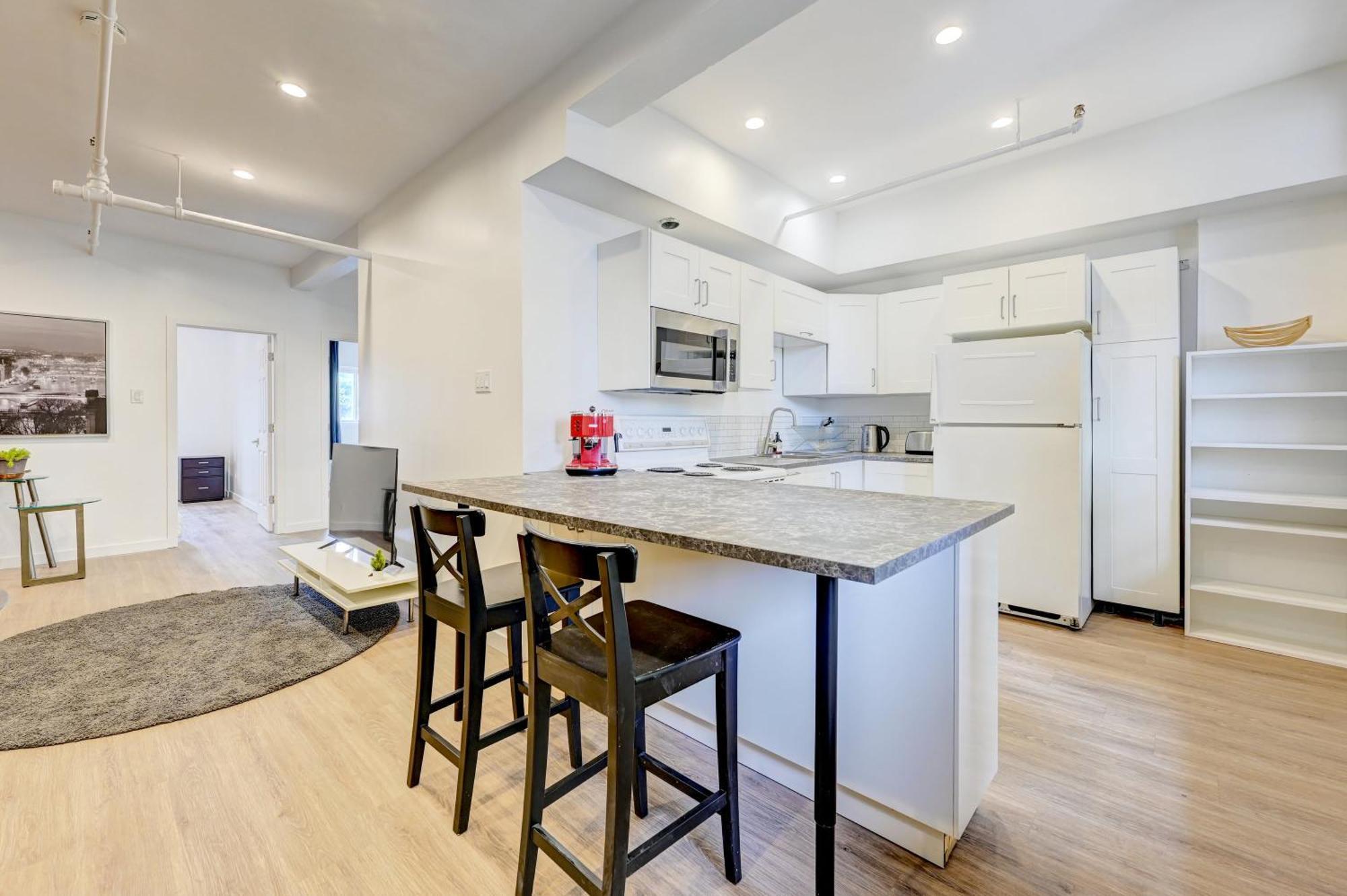 Unique Space Famed St Laurent Blvd Very Walkable * Montreal